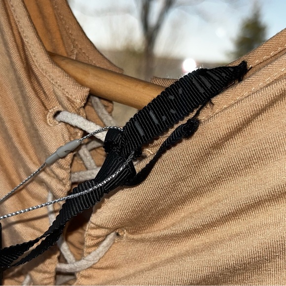 Unravel: Nude Lace Up Bodysuit Ben Taverniti Project Resort 19 (on Bella Hadid) - Picture 16 of 16